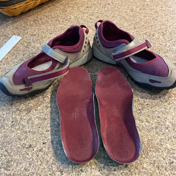 L.L. Bean Sandals or Sneakers? 7 Velcro Closure - Picture 15 of 17
